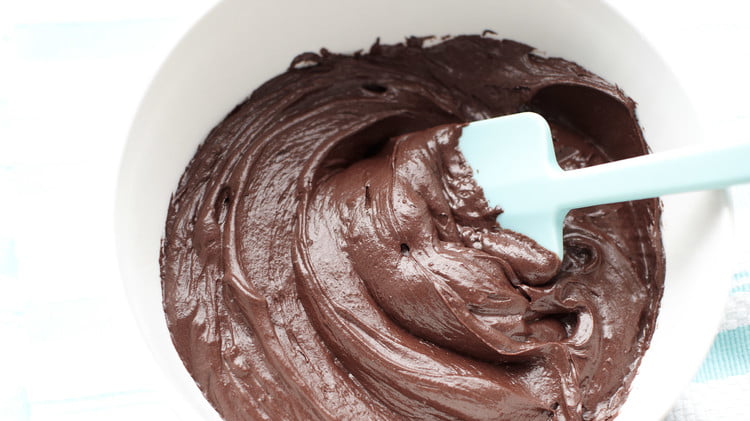 طريقة عمل الكيك بالشوكولاتة سهلة وسريعة