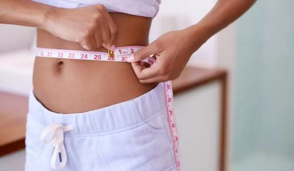 عملية نحت الخصر للحصول على قوام مثالي ومتناسق.